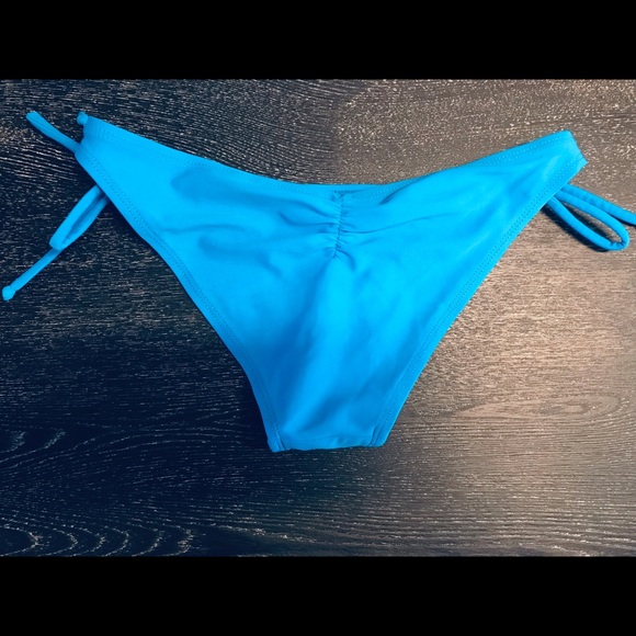 Bikini 👙 In Deep Blue🏖 - Picture 2 of 4